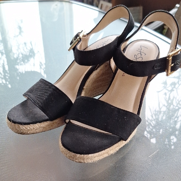 Life Stride Black Velocity 2.0 Espadrille Wedge Shoes Like New - Picture 1 of 7